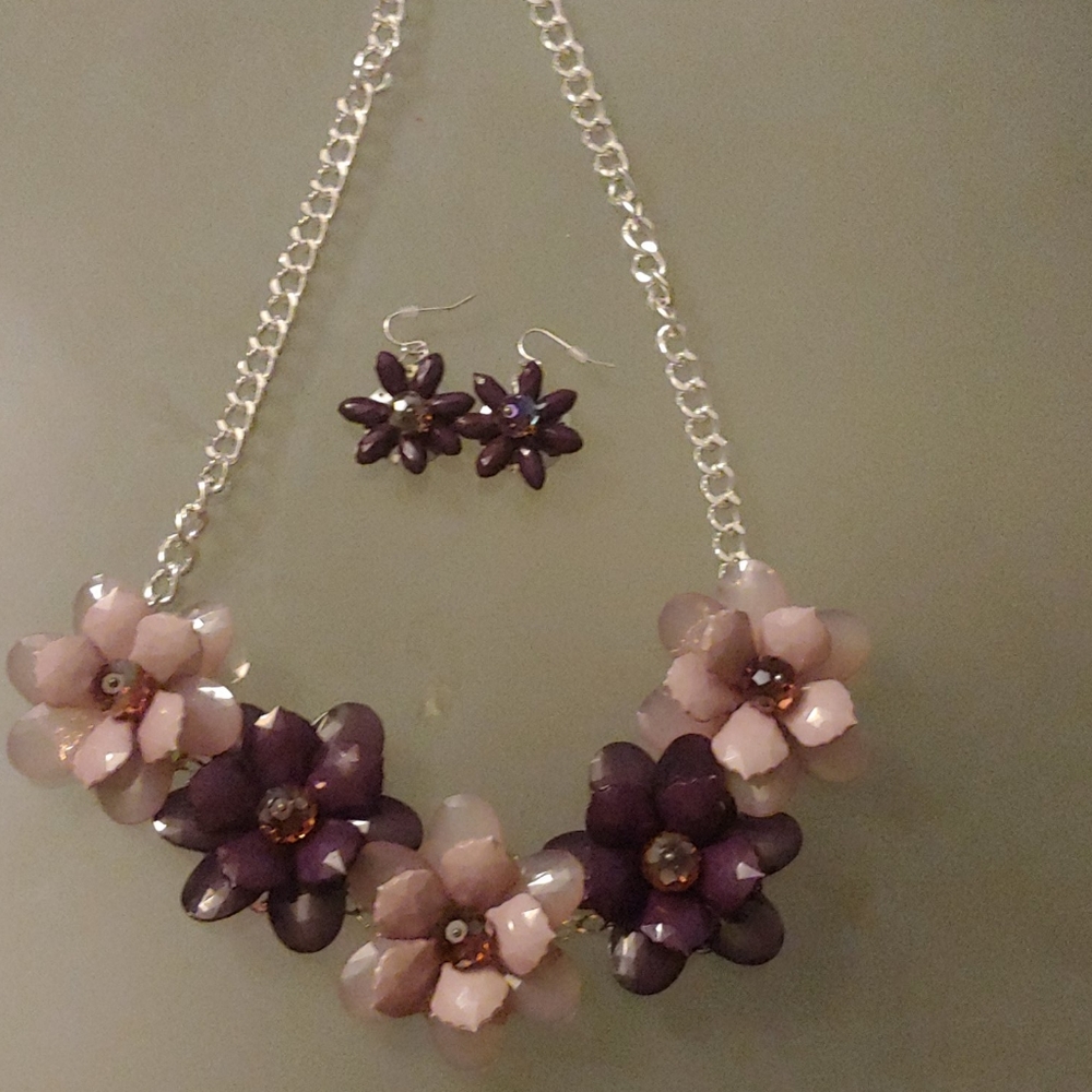 Necklace and earring set